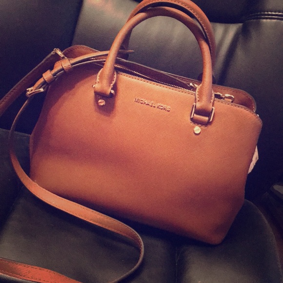 Michael Kors leather purse - Picture 1 of 8